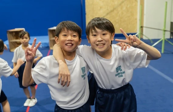 前転・後転・倒立のコツを解説　REX TRAMPOLINE CLUB 武蔵浦和店