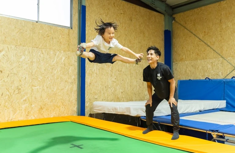 小学生の習い事 | 埼玉県武蔵浦和の体操教室ならREX TRAMPOLINE CLUB 武蔵浦和店