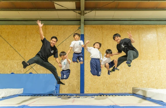 大人から挑戦！トランポリンで楽しく身体を動かしませんか？REX TRAMPOLINE CLUB 武蔵浦和店