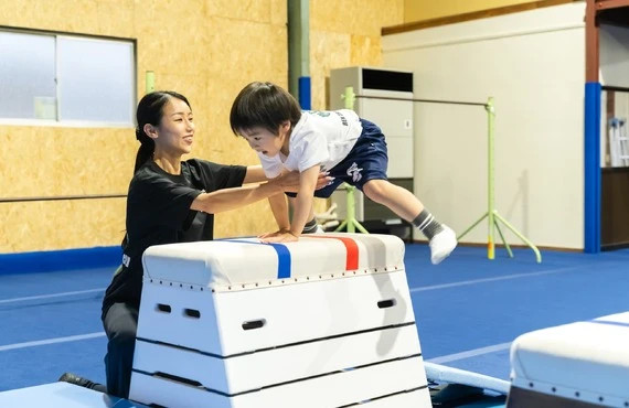 さいたま市で子供の習い事を始めるならREX TRAMPOLINE CLUB 武蔵浦和店