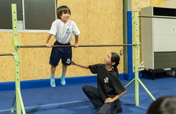 鉄棒が苦手な子でも逆上がりができる教室 REX TRAMPOLINE  武蔵浦和店