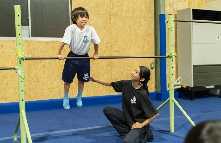 体操教室直伝　鉄棒の練習方法を紹介【入門編】　REX TRAMPOLINE CLUB武蔵浦和店